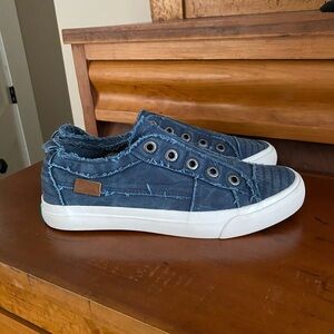 Blowfish size 8.5 sneaker